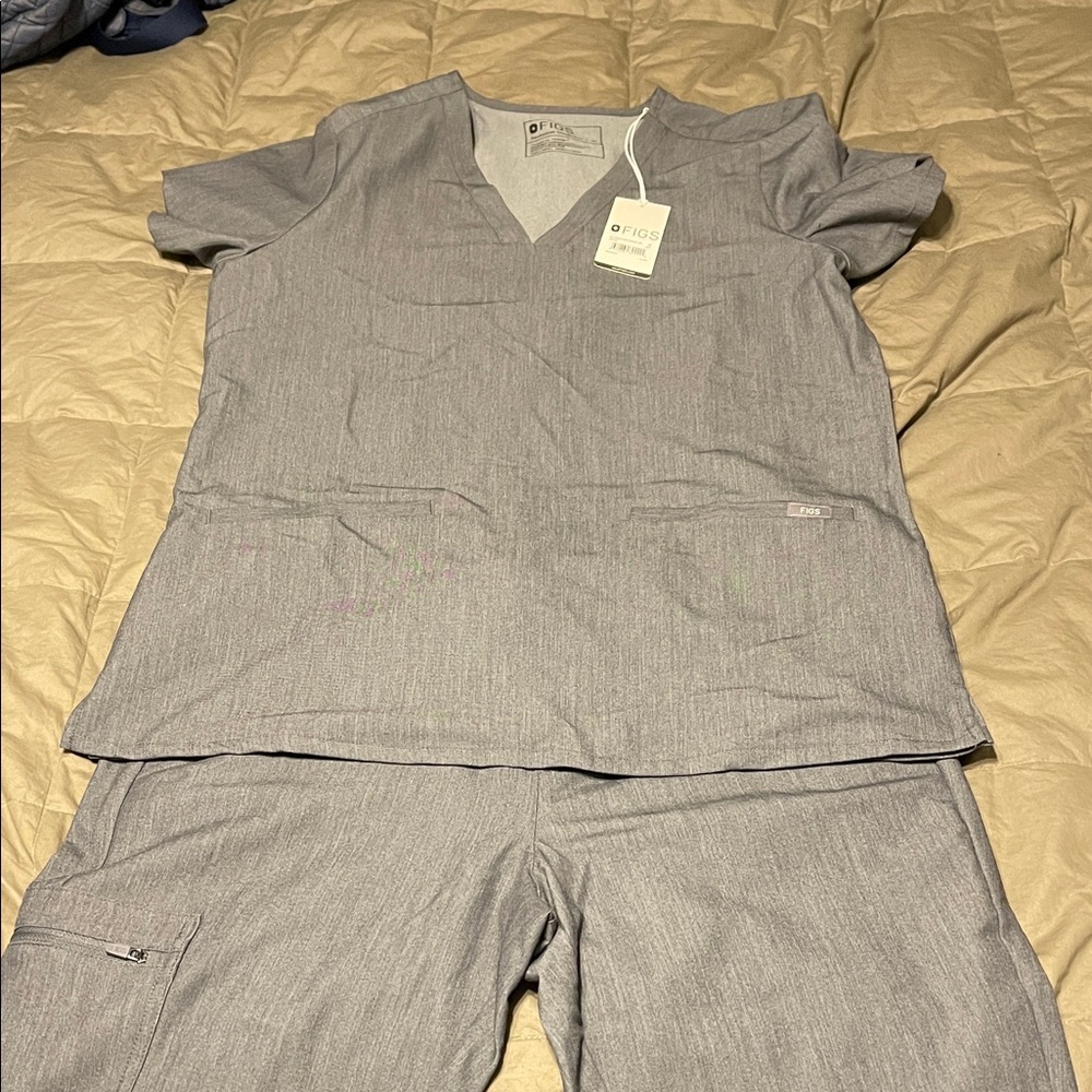 Figs Graphite Gray Scrub top with matching jogger pants in medium petite